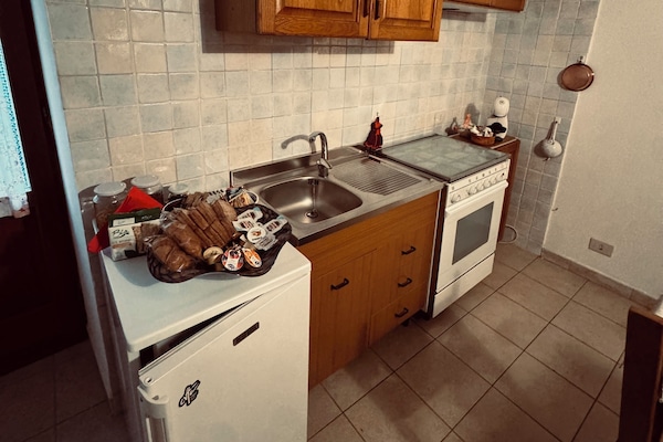 Frigorifero, forno, piano cottura, macchina per tè/caffè