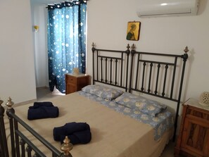 1 soverom, strykejern/-brett, wi-fi (inkludert) og sengetøy