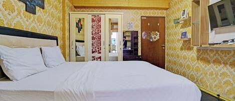 Deluxe Double Room | Desk, free WiFi, bed sheets