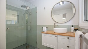 Shower, hair dryer, towels