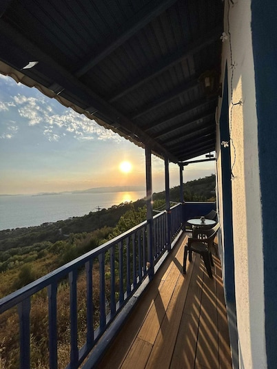 Avgoustina's Home
A breathtaking view house ! ! !