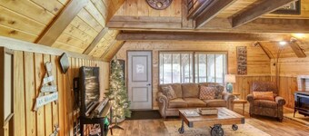 Dino’s Den – Cozy Cabin with Hot Tub, Sauna & Walk-to-Slopes Access