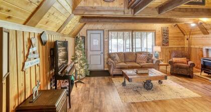 Dino’s Den – Cozy Cabin with Hot Tub, Sauna & Walk-to-Slopes Access