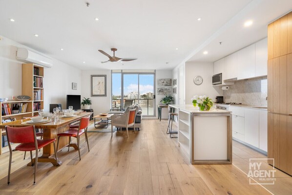 Interior - Experience Port Melbourne on Delightful Dow Street (Port Melbourne)