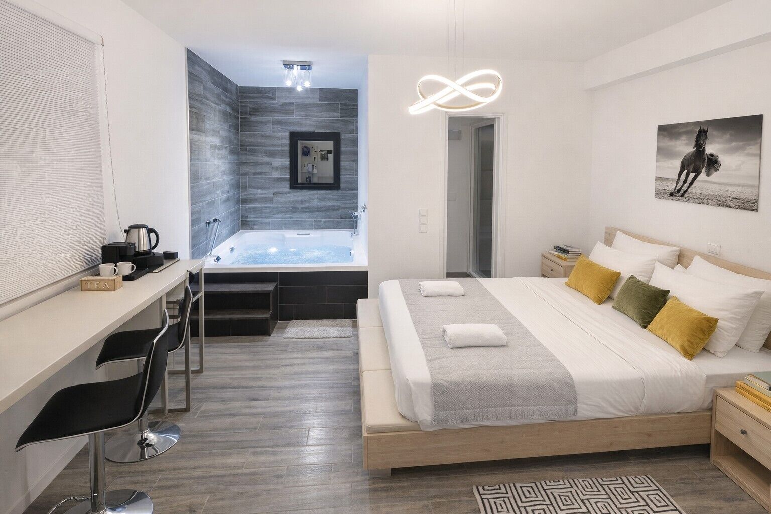 1 bedroom, desk, WiFi, wheelchair access