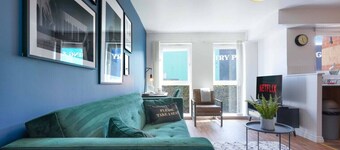 Stylish Apartment near City Centre w/ Free Parking