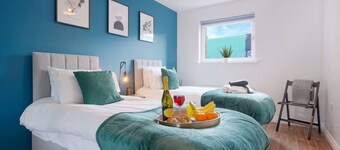 Stylish Apartment near City Centre w/ Free Parking