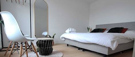 1 slaapkamer, een strijkplank/strijkijzer, wifi