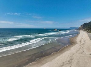 Beach - Sunset Cove - Oceanfront! (Arch Cape)