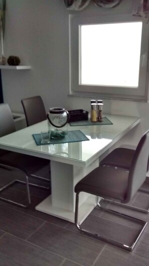 Dining - Holiday apartment with balcony and sea view (Vir)