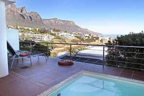 House | 1 bedroom, Internet - Holiday Apartment w Sea Views Pool CBT Suite (Cape Town)