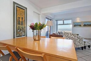 House | 1 bedroom, Internet - Holiday Apartment w Sea Views Pool CBT Suite (Cape Town)