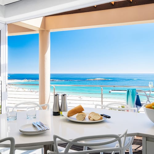 Beautiful Holiday Apartment Overlooking the Beach Modoco