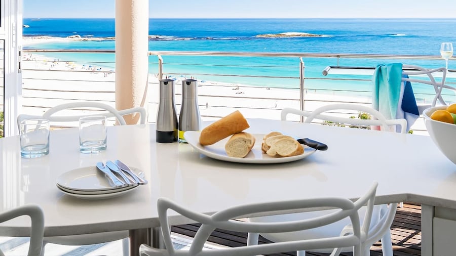 Beautiful Holiday Apartment Overlooking the Beach Modoco
