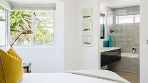 Unclassified image, 5 of 43, button - Beautiful Holiday Apartment Overlooking the Beach Modoco (Cape Town)