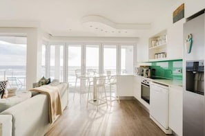 House | 2 bedrooms, Internet - Beautiful Holiday Apartment Overlooking the Beach Modoco (Cape Town)