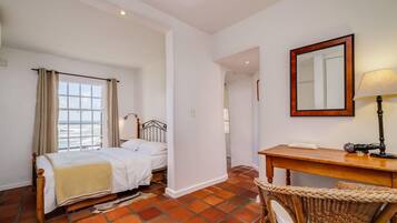 House | 2 bedrooms, desk, high-speed internet