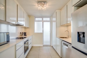 House | 2 bedrooms, desk, Internet