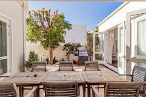 Apartment - Lovely Holiday Home w Private Courtyard Six Selbourne (Cape Town)