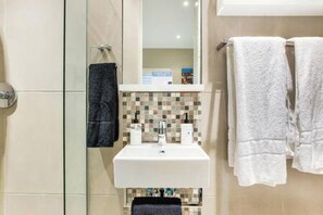 2 habitaciones, escritorio y acceso a internet 