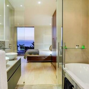 Leilighet | 2 soverom, skrivebord og internett