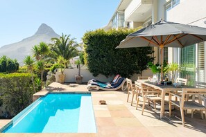 2 bedrooms, desk, Internet - Secure Holiday Apartment w Private Pool Calico (Cape Town)