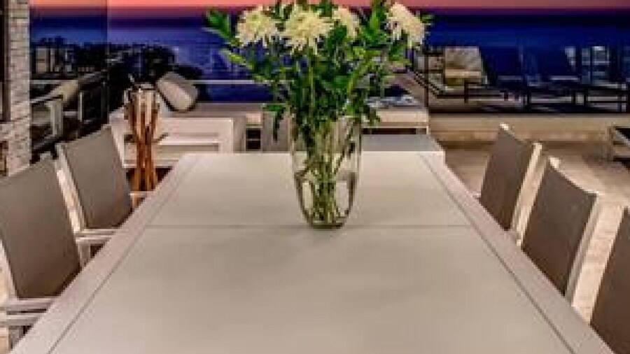 Spectacular Holiday Villa w Private Pool Gym Prima Views
