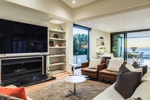 House - Spectacular Holiday Villa w Private Pool Gym Prima Views (Cape Town)
