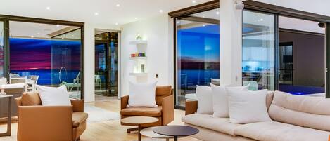 Villa | 5 bedrooms, desk, Internet