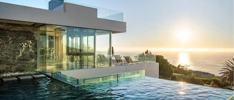 Villa | 5 bedrooms, desk, Internet