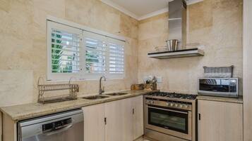 Villa | 3 bedrooms, Internet