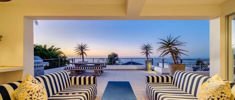 Villa | 5 bedrooms, desk, Internet