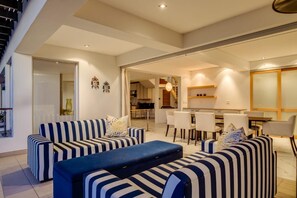 Casa | 5 camere, una scrivania, Internet