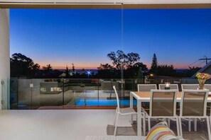 Apartment | 4 bedrooms, desk, Internet - Dual Level Apartment Walking Distance to the Beach Harrier Place (Cape Town)