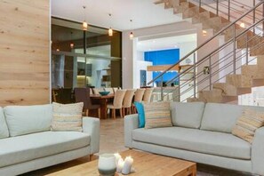 Apartment | 4 bedrooms, desk, Internet - Dual Level Apartment Walking Distance to the Beach Harrier Place (Cape Town)