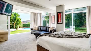 Villa | 7 bedrooms, desk, Internet