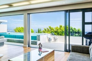 شقة | 4 عدّة غرف نوم وخدمة الإنترنت