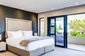 شقة | 4 عدّة غرف نوم وخدمة الإنترنت