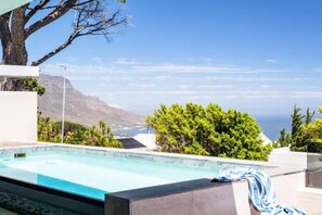 شقة | 4 عدّة غرف نوم وخدمة الإنترنت