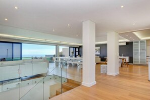 House - Spacious Holiday Apartment With Fantastic Views Deck Pool Malindi (Cape Town)