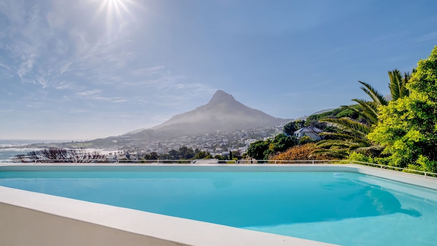 Six Bedroom Holiday Villa on Three Levels w Pool Silvertree
