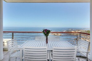 Apartment | 3 bedrooms, Internet - Secure Camps Bay Apartment w Pool Views Bali C (Cape Town)