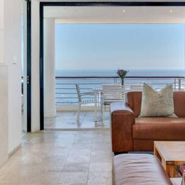 Apartment | 3 bedrooms, Internet - Secure Camps Bay Apartment w Pool Views Bali C (Cape Town)