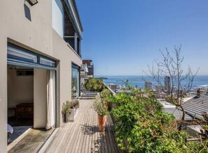 House | 2 bedrooms, Internet - Beautiful Apartment w Deck Stunning Views Rhine Stone (Cape Town)