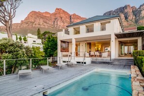5 bedrooms, desk, Internet - Stylish Family Villa w Pool Garden Putt-putt Villa Olivier (Cape Town)