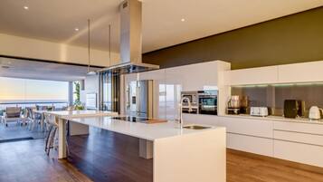 Villa | 5 bedrooms, Internet