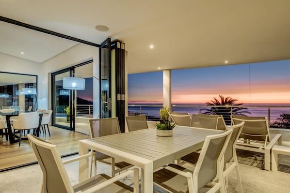 House | 5 bedrooms, Internet - Incredible Villa w Lap Pool Ocean Views Casa Di Sorrento (Cape Town)