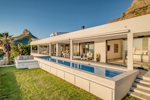 House | 5 bedrooms, Internet - Incredible Villa w Lap Pool Ocean Views Casa Di Sorrento (Cape Town)
