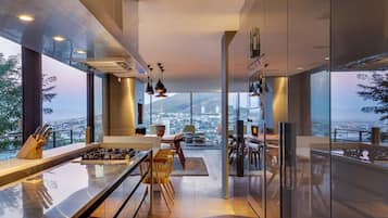 Villa | 4 bedrooms, Internet