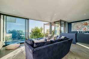 3 bedrooms, desk, Internet - Unique Camps Bay Apartment w Private Pool Coral Sea (Cape Town)